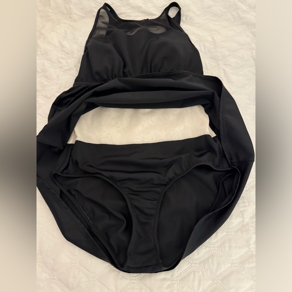 😊Venus Swim Dress size 14😊 black , tummy slimming panel mesh overlay - Picture 8 of 8